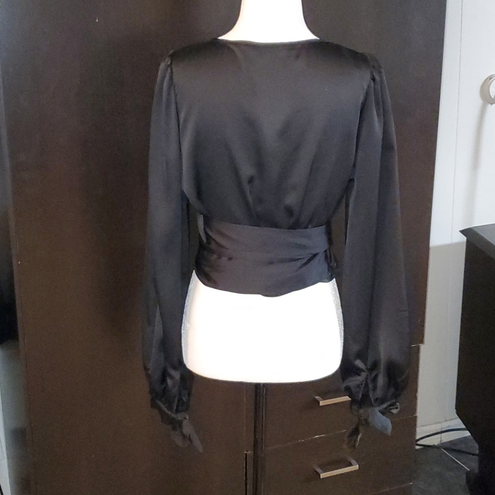 CROP Top - Picture 3 of 6